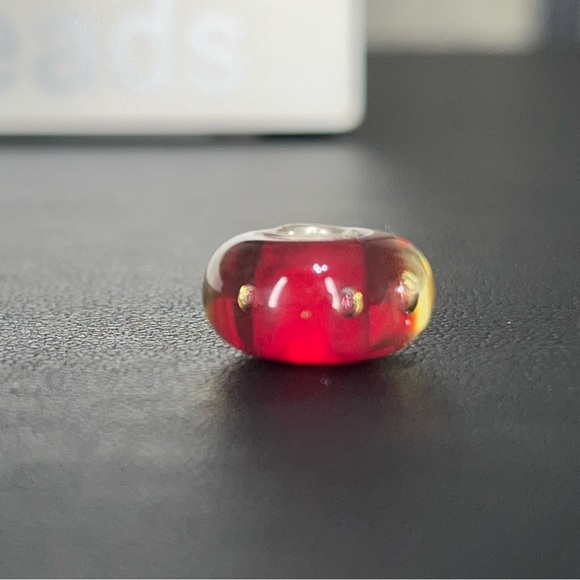 Trolbeads Retired Red Bubbles - Picture 5 of 7